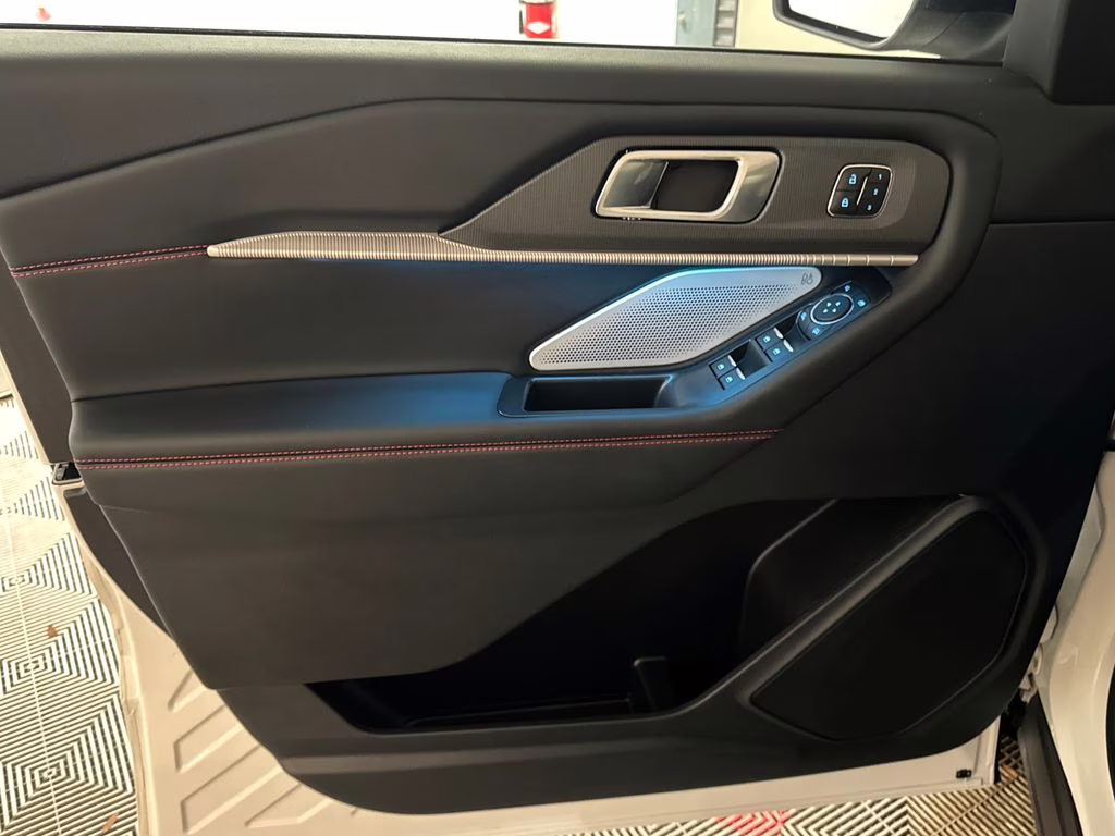 2025 Star White Metallic Tri-Coat Ford Explorer ST 4X4 SUV