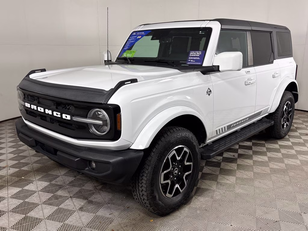 2023 Oxford White Ford Bronco Outer Banks 4X4 SUV