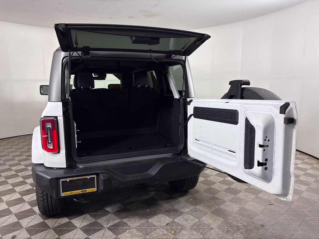 2023 Oxford White Ford Bronco Outer Banks 4X4 SUV