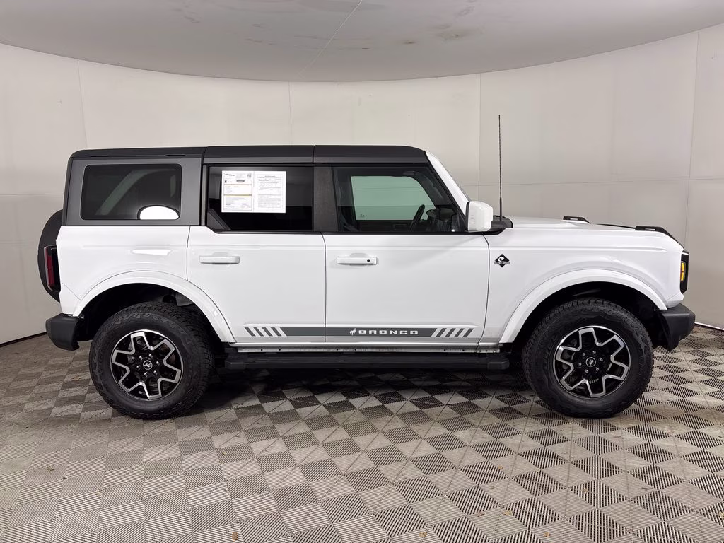 2023 Oxford White Ford Bronco Outer Banks 4X4 SUV