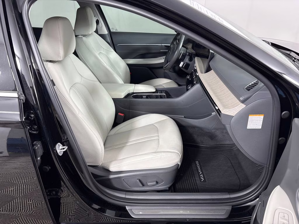 2024 Onyx Black Hyundai Sonata Hybrid Limited FWD Sedan