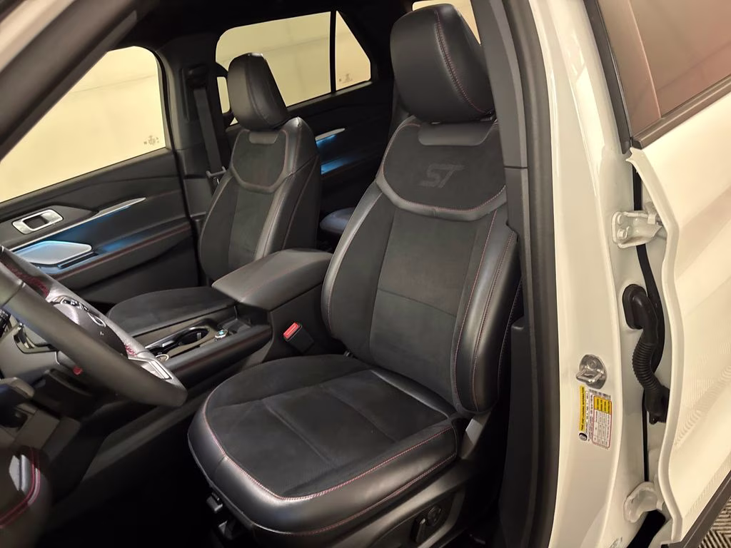 2025 Star White Metallic Tri-Coat Ford Explorer ST 4X4 SUV