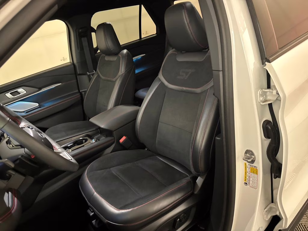 2025 Star White Metallic Tri-Coat Ford Explorer ST 4X4 SUV