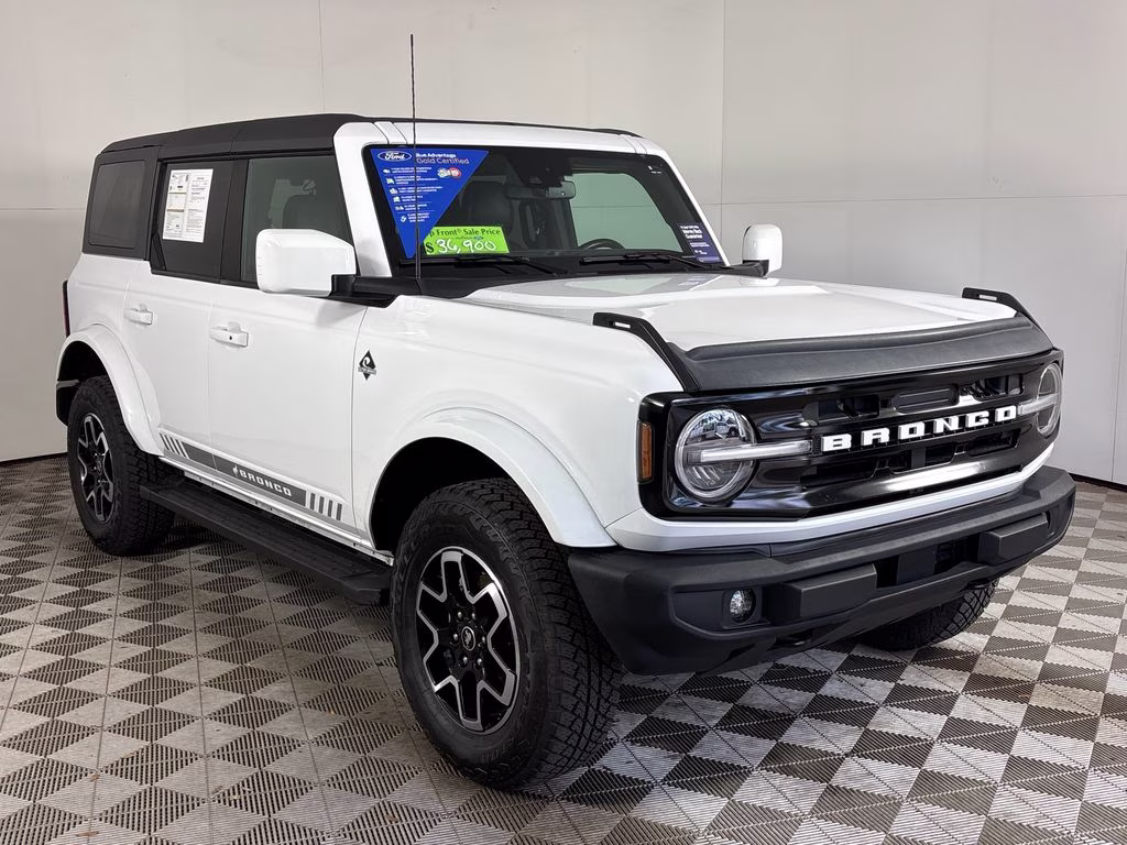 2023 Oxford White Ford Bronco Outer Banks 4X4 SUV