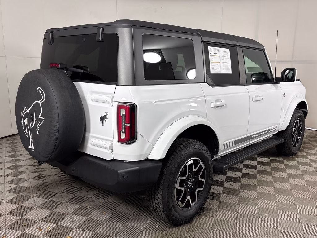 2023 Oxford White Ford Bronco Outer Banks 4X4 SUV
