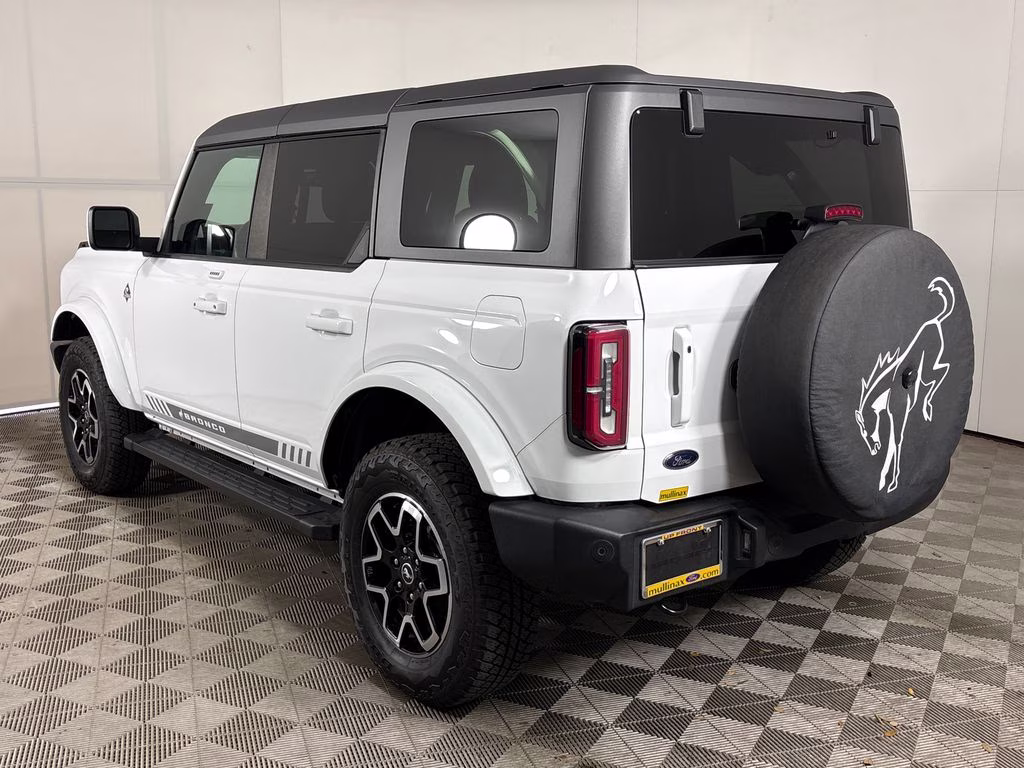 2023 Oxford White Ford Bronco Outer Banks 4X4 SUV