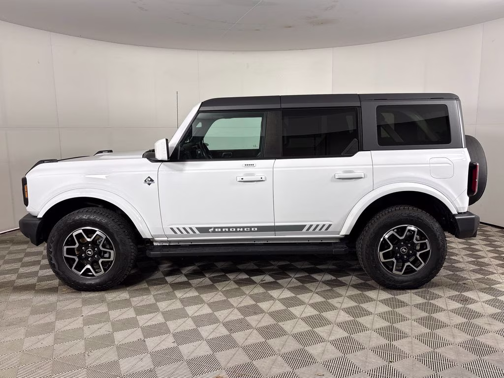 2023 Oxford White Ford Bronco Outer Banks 4X4 SUV