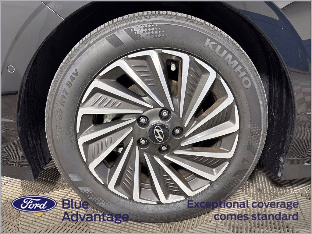 2024 Onyx Black Hyundai Sonata Hybrid Limited FWD Sedan