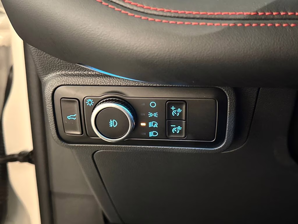 2025 Star White Metallic Tri-Coat Ford Explorer ST 4X4 SUV