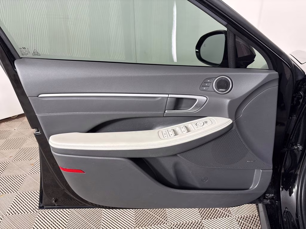 2024 Onyx Black Hyundai Sonata Hybrid Limited FWD Sedan
