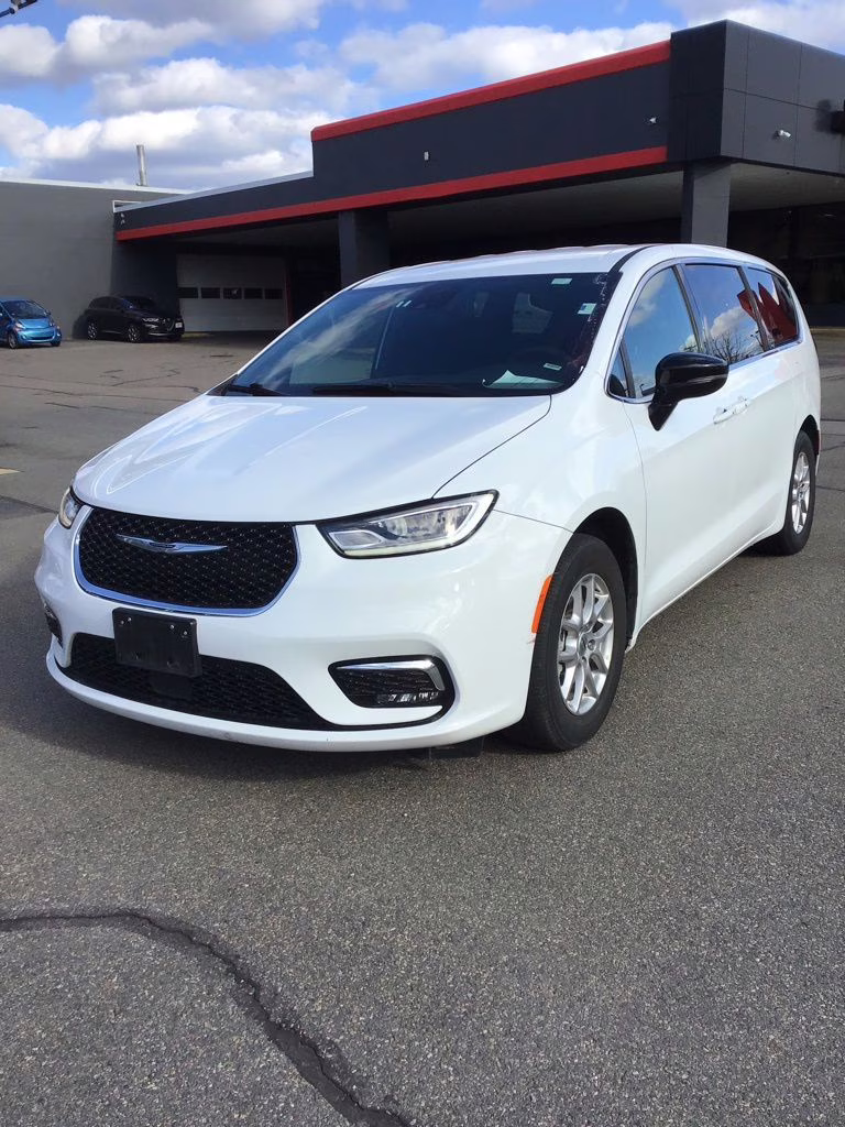 2025 Chrysler Pacifica Select