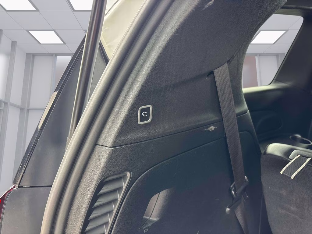 2025 Bright White Clearcoat Chrysler Pacifica Select FWD Van