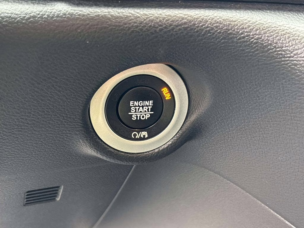 2025 Bright White Clearcoat Chrysler Pacifica Select FWD Van