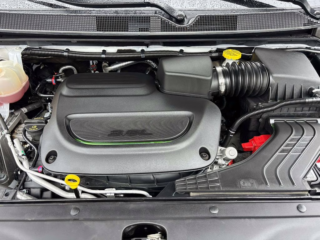 2025 Bright White Clearcoat Chrysler Pacifica Select FWD Van