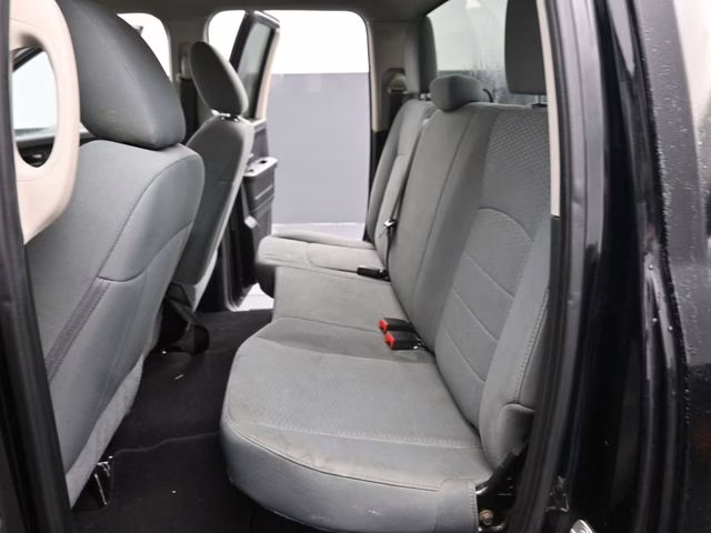 2019 Diamond Black Crystal Pearlcoat Ram 1500 Classic Express 4X4 Truck