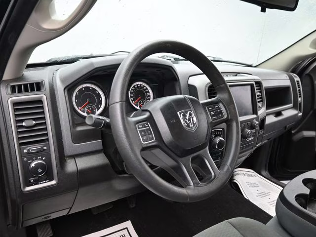 2019 Diamond Black Crystal Pearlcoat Ram 1500 Classic Express 4X4 Truck