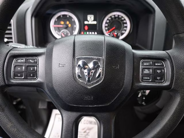 2019 Diamond Black Crystal Pearlcoat Ram 1500 Classic Express 4X4 Truck