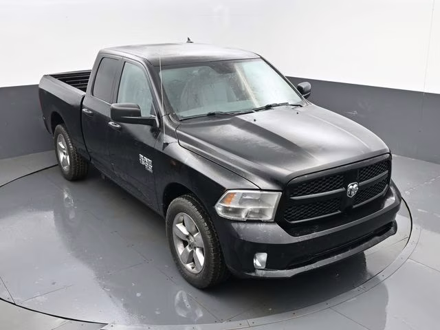 2019 Diamond Black Crystal Pearlcoat Ram 1500 Classic Express 4X4 Truck