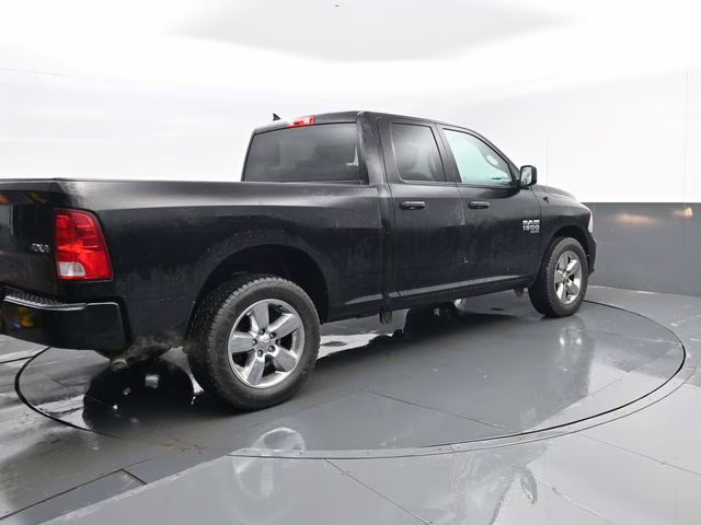 2019 Diamond Black Crystal Pearlcoat Ram 1500 Classic Express 4X4 Truck