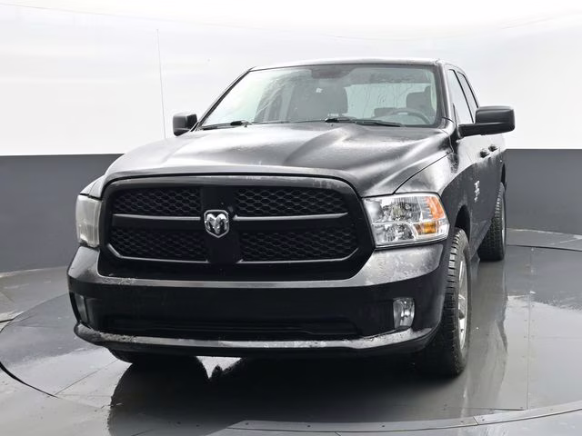 2019 Diamond Black Crystal Pearlcoat Ram 1500 Classic Express 4X4 Truck