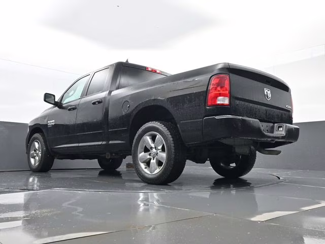 2019 Diamond Black Crystal Pearlcoat Ram 1500 Classic Express 4X4 Truck