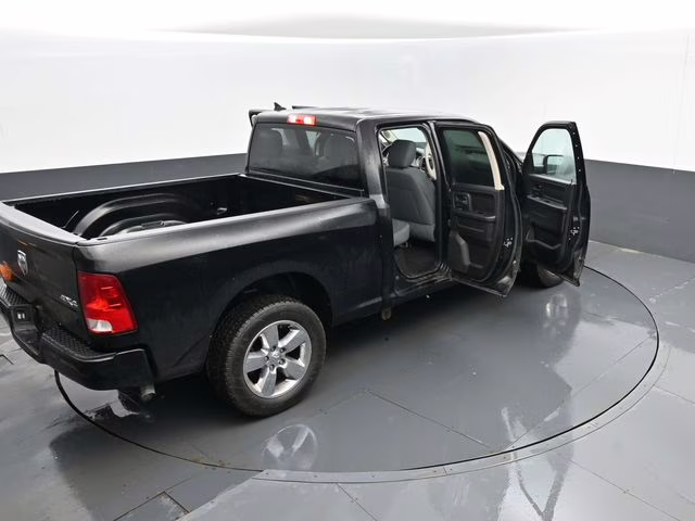 2019 Diamond Black Crystal Pearlcoat Ram 1500 Classic Express 4X4 Truck