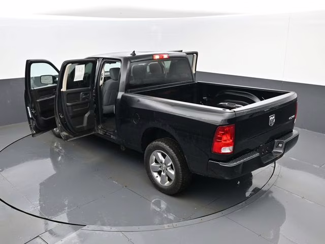 2019 Diamond Black Crystal Pearlcoat Ram 1500 Classic Express 4X4 Truck