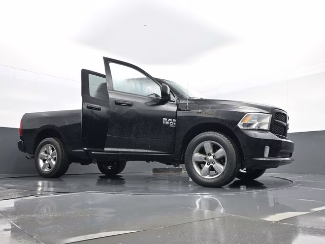 2019 Diamond Black Crystal Pearlcoat Ram 1500 Classic Express 4X4 Truck