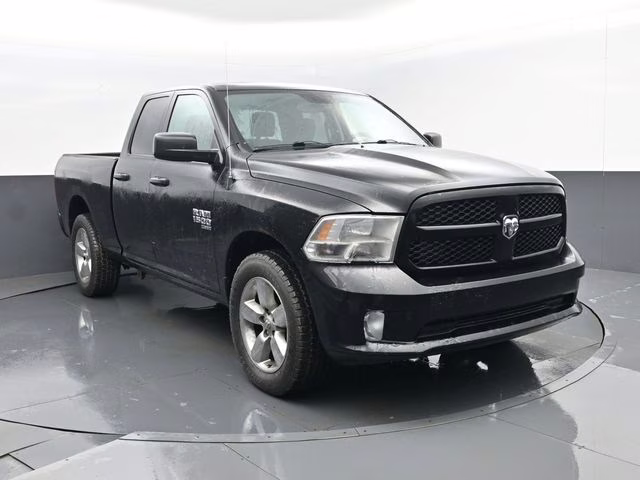 2019 Diamond Black Crystal Pearlcoat Ram 1500 Classic Express 4X4 Truck