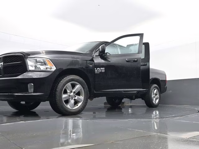 2019 Diamond Black Crystal Pearlcoat Ram 1500 Classic Express 4X4 Truck