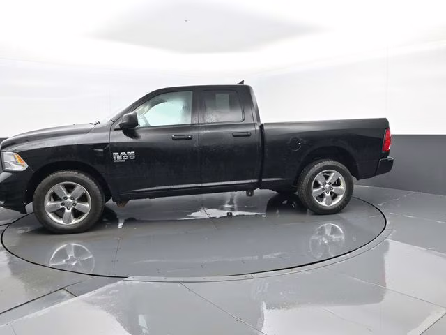 2019 Diamond Black Crystal Pearlcoat Ram 1500 Classic Express 4X4 Truck