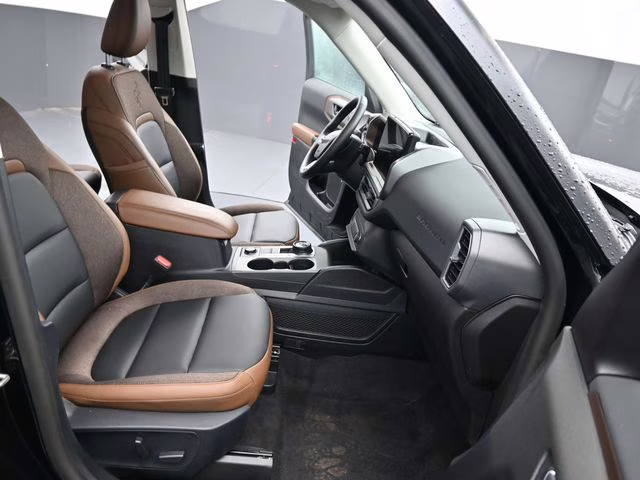 2025 Shadow Black Ford Bronco Sport Outer Banks 4X4 SUV