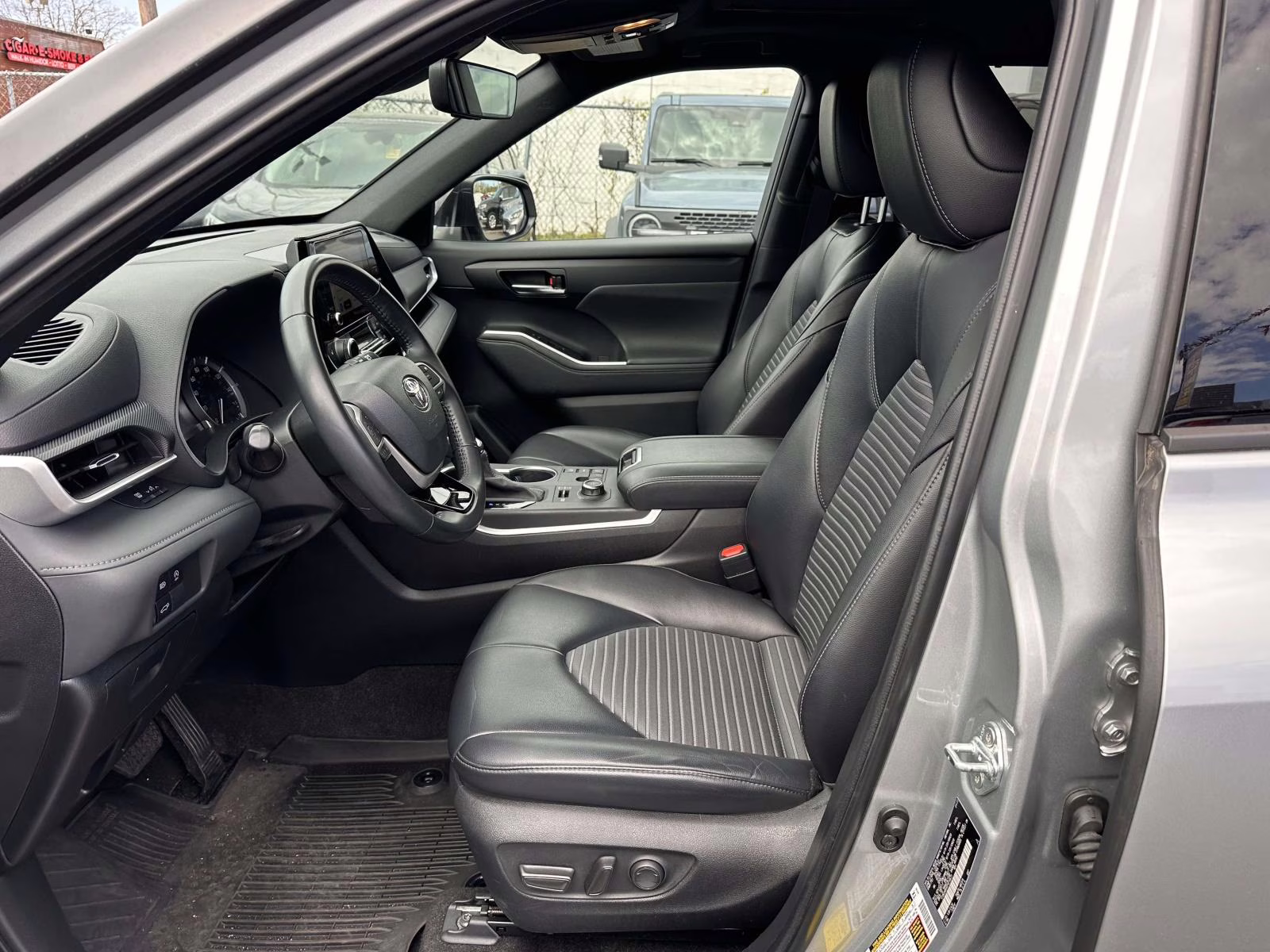 2023 Celestial Silver Metallic Toyota Highlander XSE AWD (Natl) AWD SUV