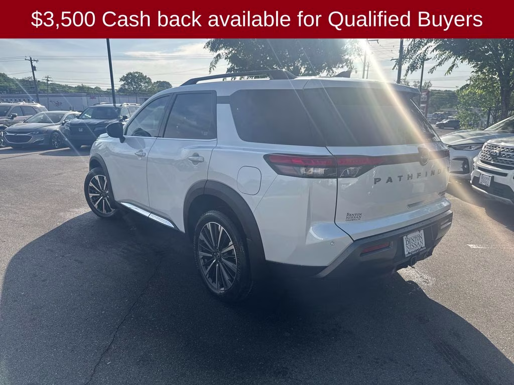 2026 Everest White Pearl Tricoat Nissan Pathfinder Platinum 4X4 SUV