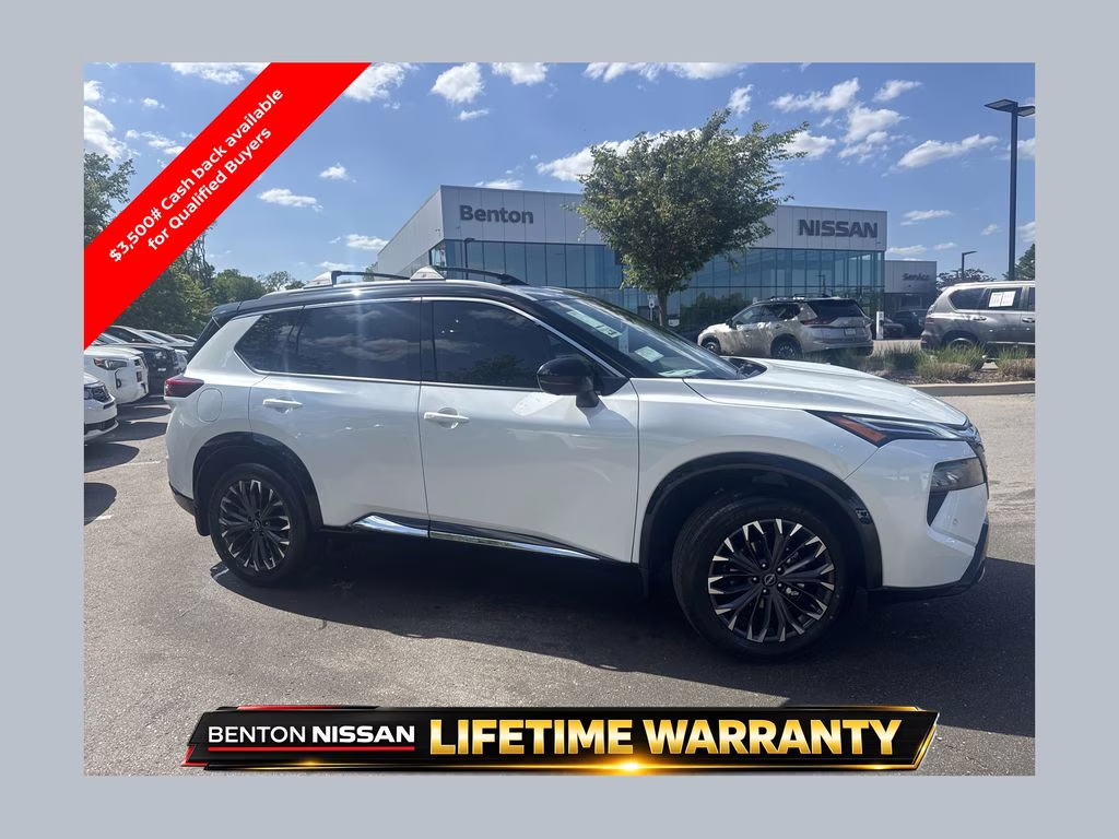 2026 Everest White Pearl/Super Black Nissan Rogue Platinum AWD SUV