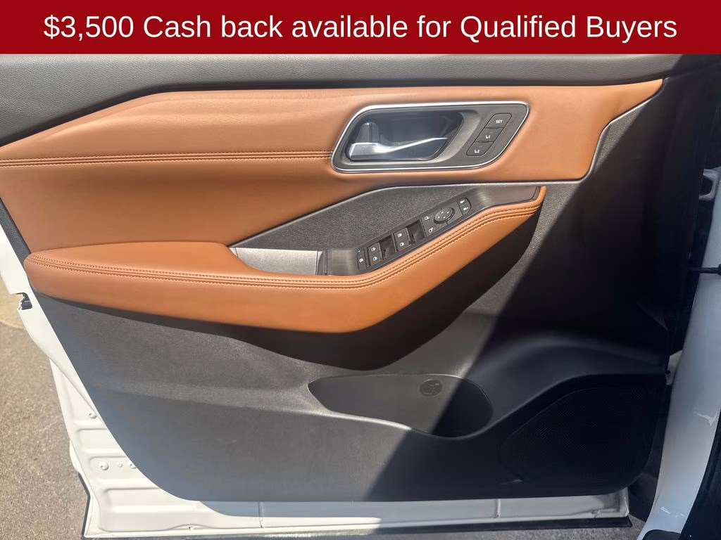 2026 Everest White Pearl/Super Black Nissan Rogue Platinum AWD SUV