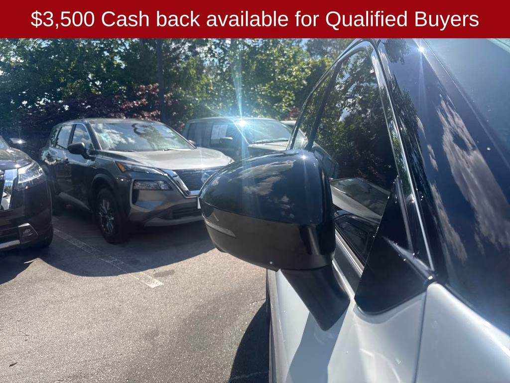 2026 Everest White Pearl/Super Black Nissan Rogue Platinum AWD SUV