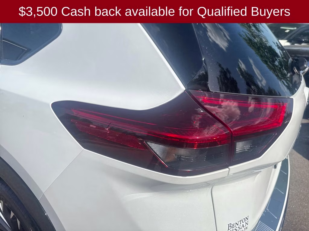 2026 Everest White Pearl/Super Black Nissan Rogue Platinum AWD SUV