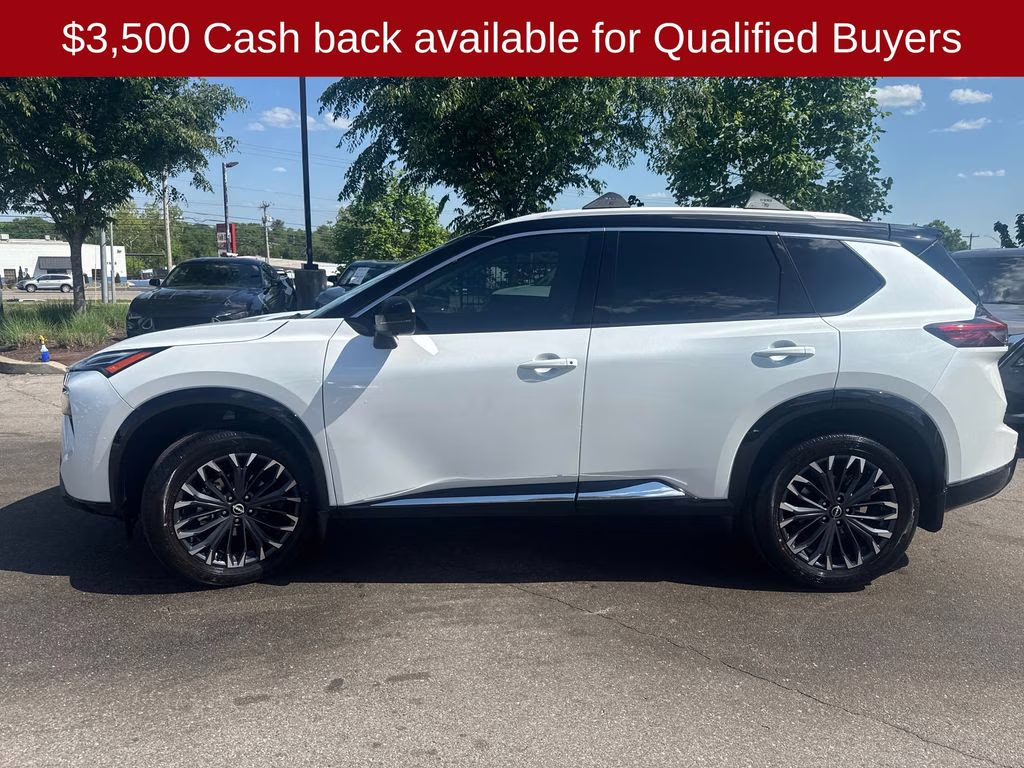 2026 Everest White Pearl/Super Black Nissan Rogue Platinum AWD SUV