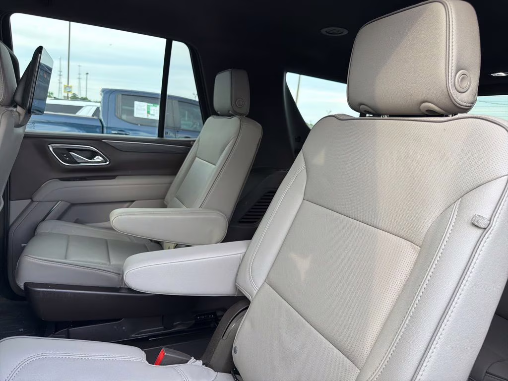 2024 White Frost Tricoat GMC Yukon SLT RWD SUV