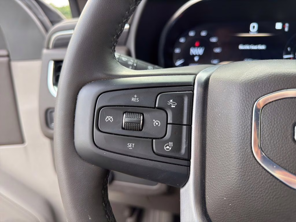 2024 White Frost Tricoat GMC Yukon SLT RWD SUV