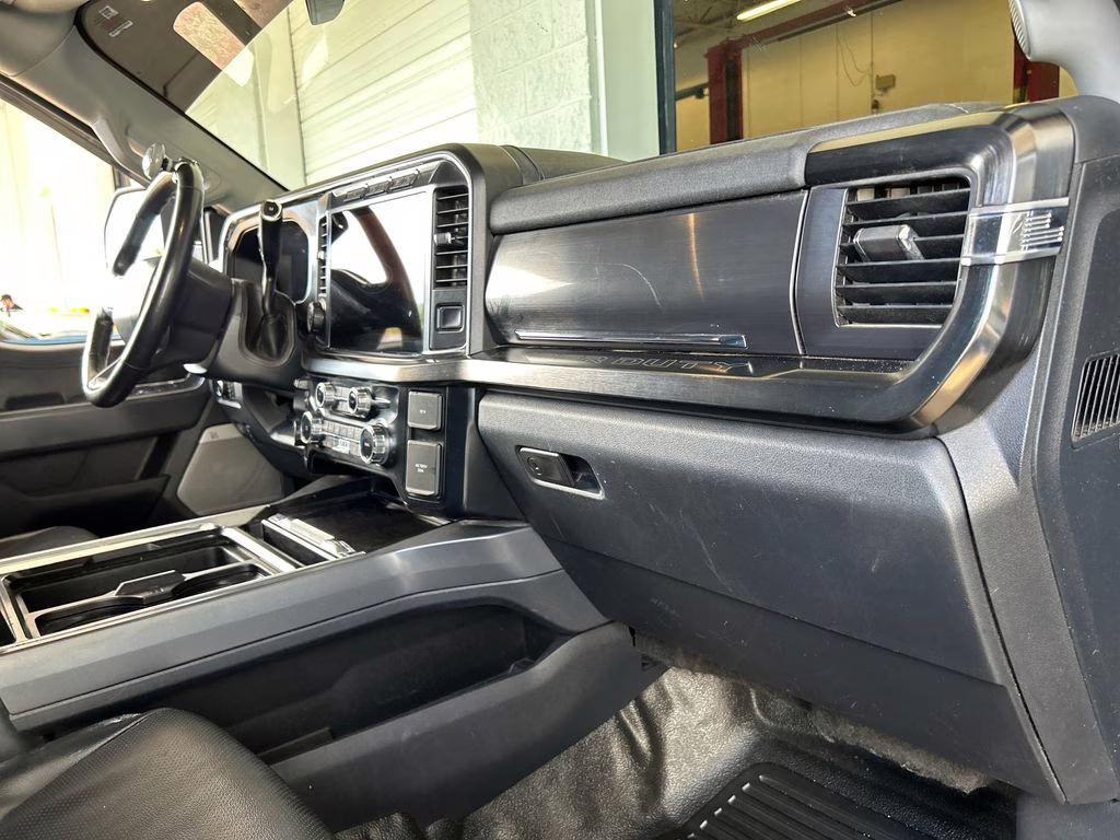 2024 Iconic Silver Metallic Ford Super Duty F-250 SRW Lariat 4X4 Truck