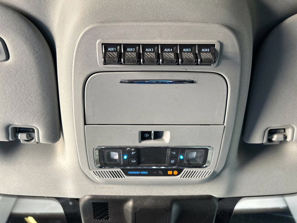 2024 Iconic Silver Metallic Ford Super Duty F-250 SRW Lariat 4X4 Truck
