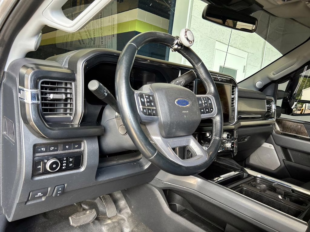 2024 Iconic Silver Metallic Ford Super Duty F-250 SRW Lariat 4X4 Truck