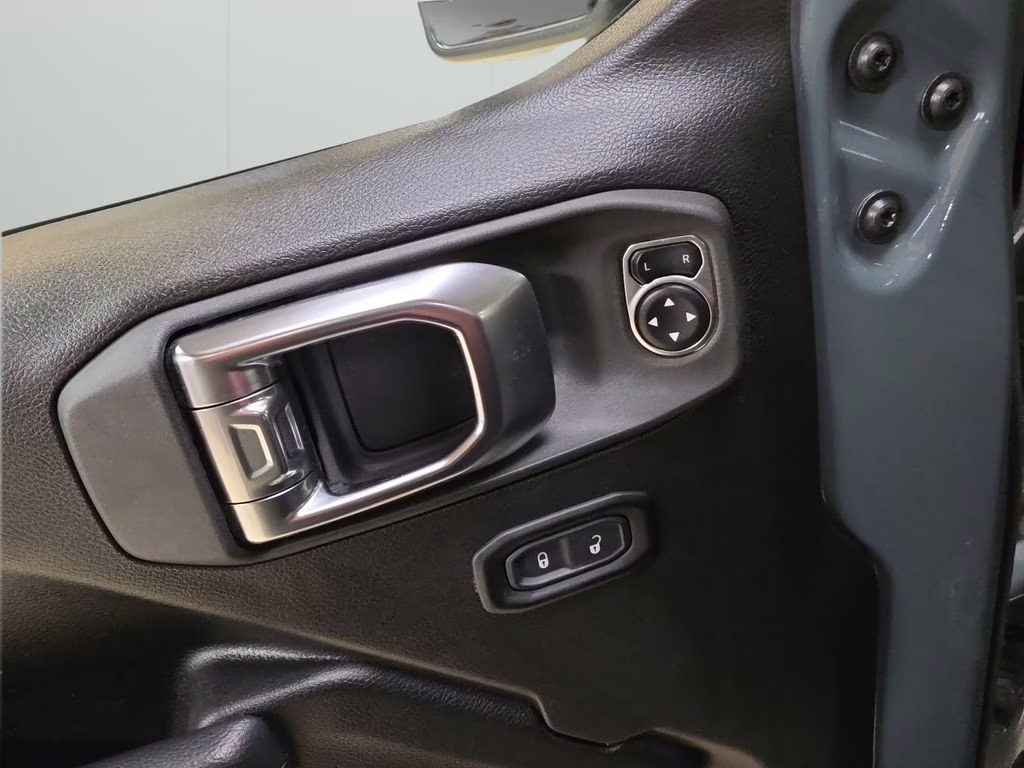 2025 Anvil Clear Coat Jeep Wrangler 4xe Willys 4X4 SUV