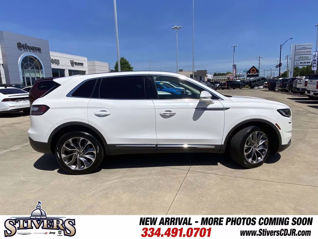 2022 White Metallic Lincoln Nautilus Reserve AWD SUV