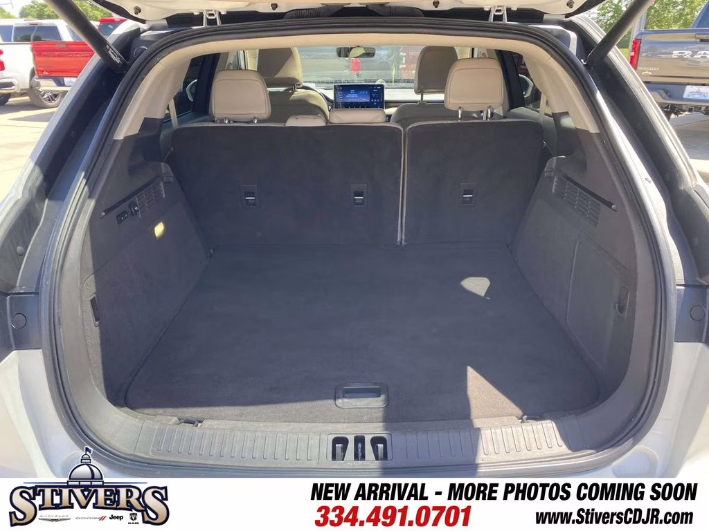 2022 White Metallic Lincoln Nautilus Reserve AWD SUV