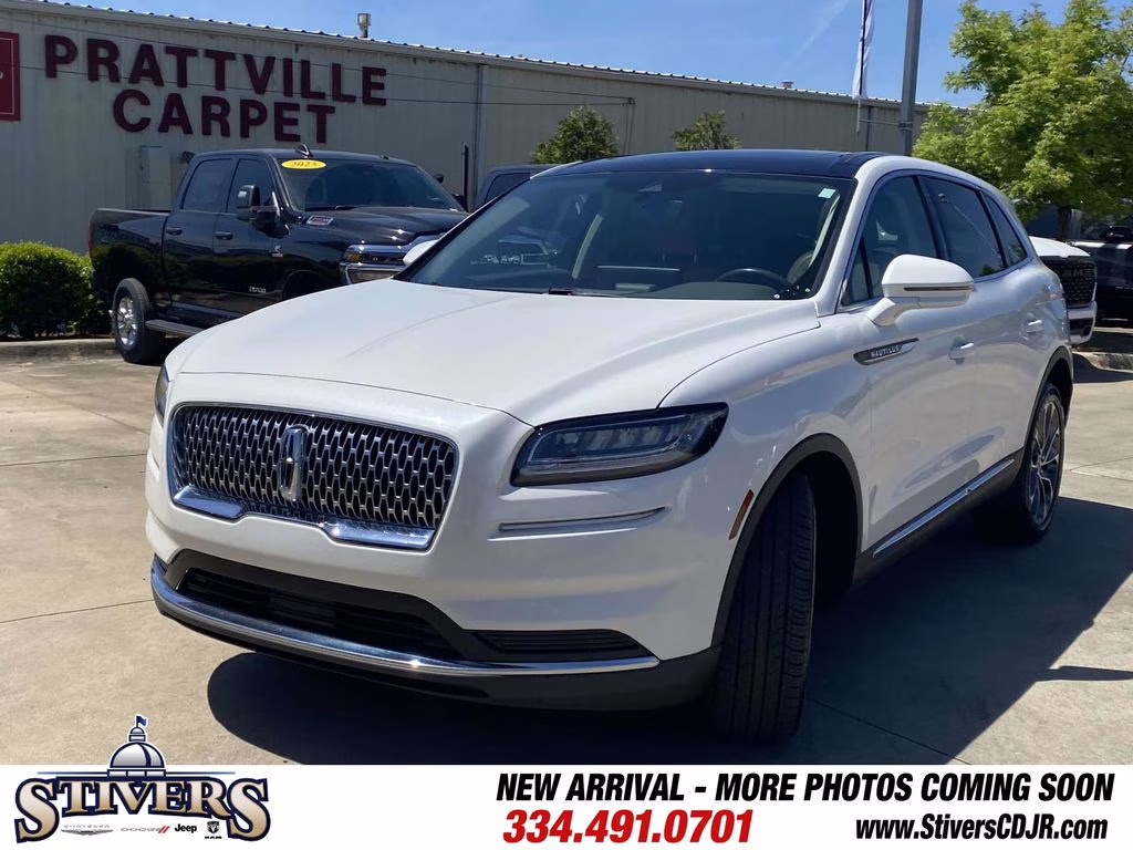 2022 White Metallic Lincoln Nautilus Reserve AWD SUV