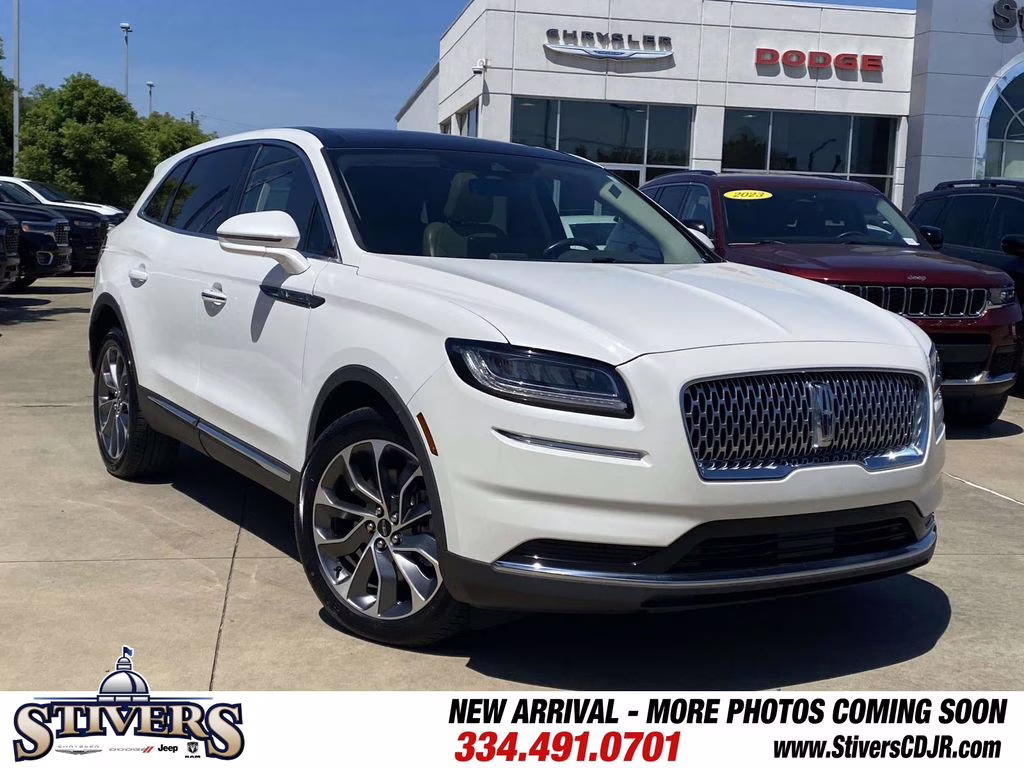 2022 White Metallic Lincoln Nautilus Reserve AWD SUV