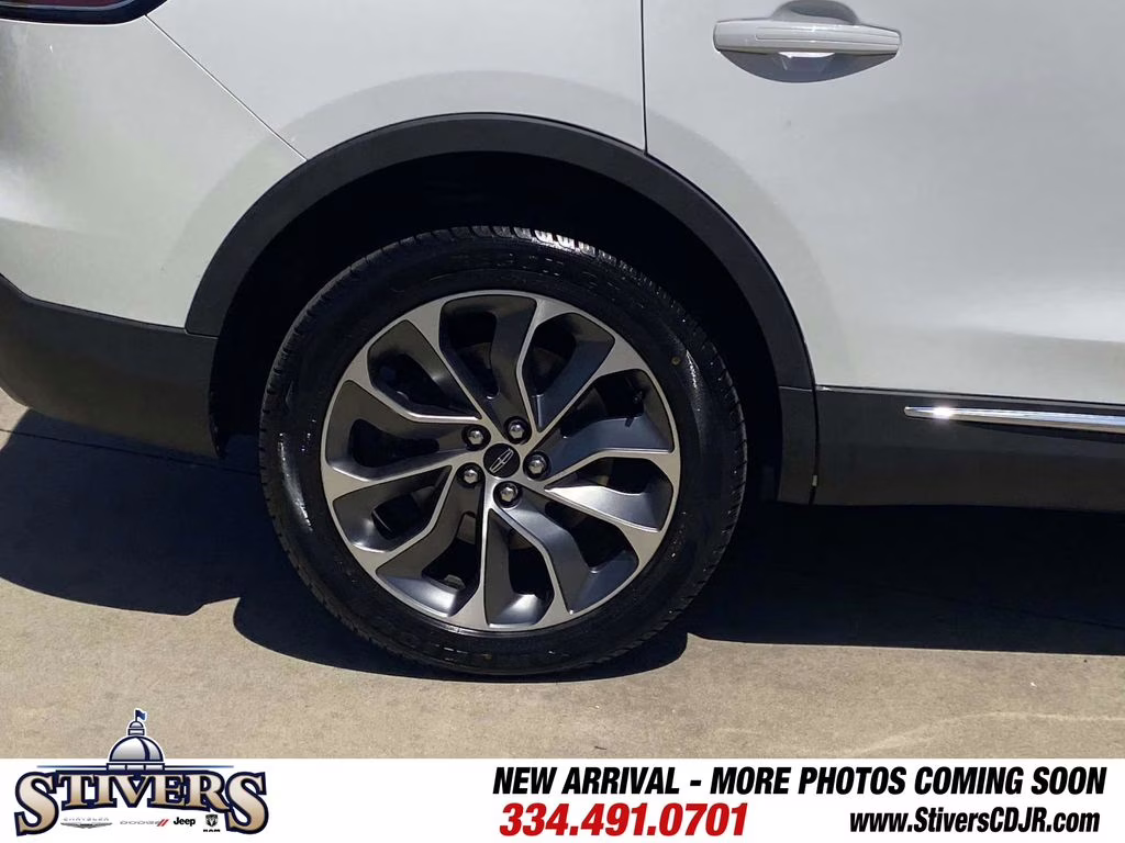 2022 White Metallic Lincoln Nautilus Reserve AWD SUV